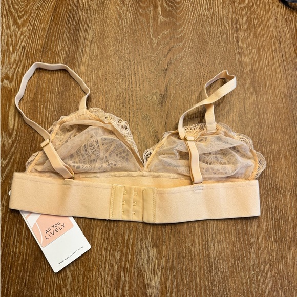 Lace Bralette in Cream (NWT) - Picture 2 of 3